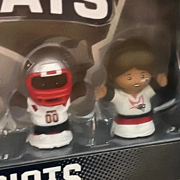 Fisher Price NFL Little People Collector New England Patriots Set NEW - Picture 2 of 5